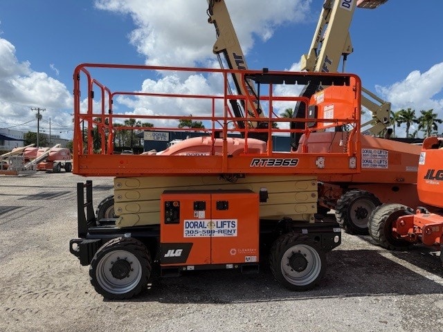 Scissor lift rental Miami-Dade — 33 ft rough terrain diesel scissor lift