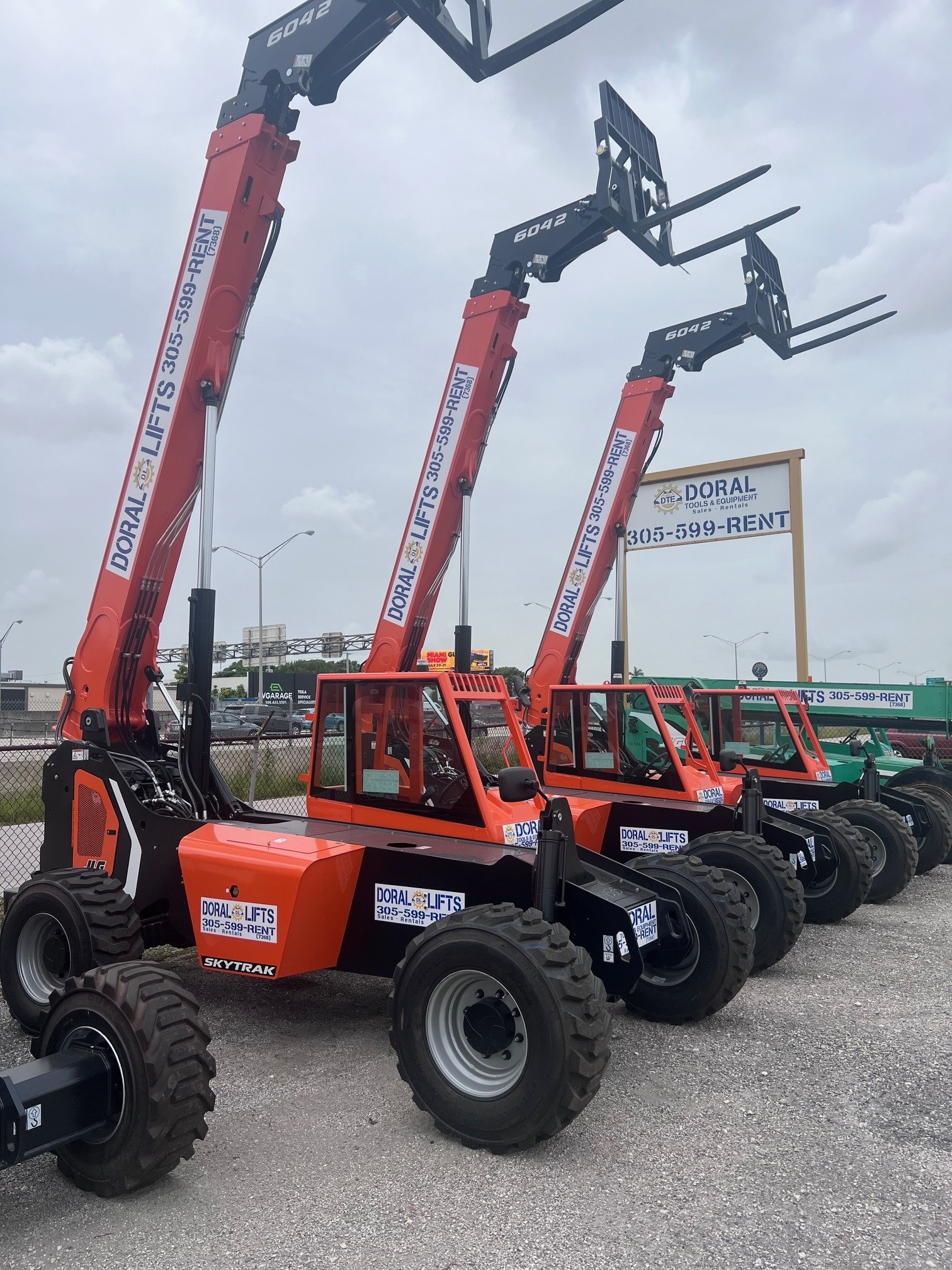 Telehandler rental South Florida — SkyTrak and JLG telehandlers for construction sites